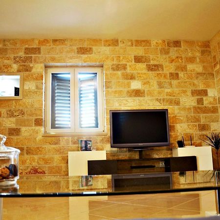פוסטיר Apartment Luna מראה חיצוני תמונה