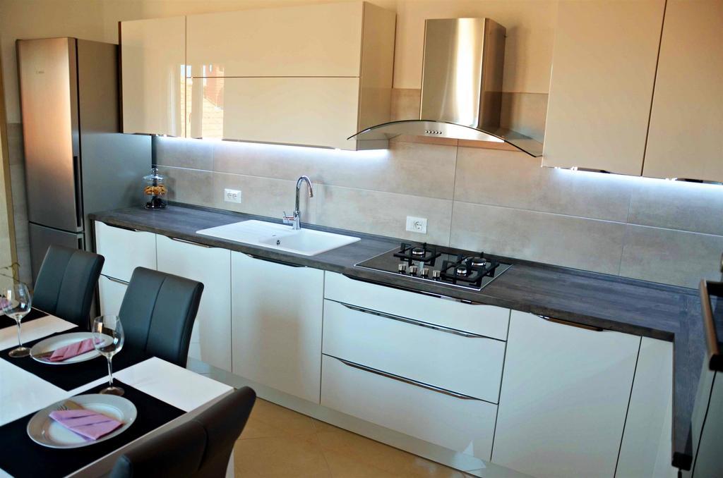 פוסטיר Apartment Luna מראה חיצוני תמונה